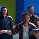 Taika Waititi junto a Chris Hemsworth y Tom Hiddleston en los Bloopers de Thor: Ragnarok.